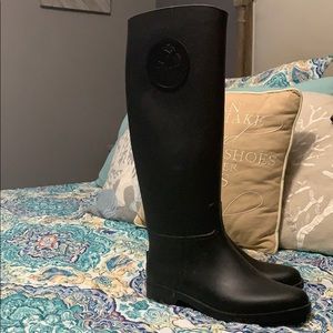 Women’s black rain boots